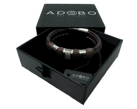 Brązowa bransoletka rzemykowa ze skóry ekologicznej i zdobieniami ze stali nierdzewnej