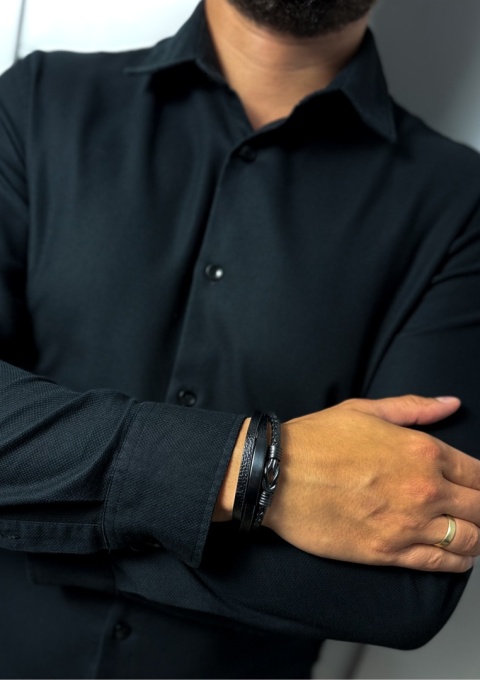 Czarna bransoletka rzemykowa ze skóry ekologicznej i stali nierdzewnej, z ozdobnym stalowym, czarnym węzłem