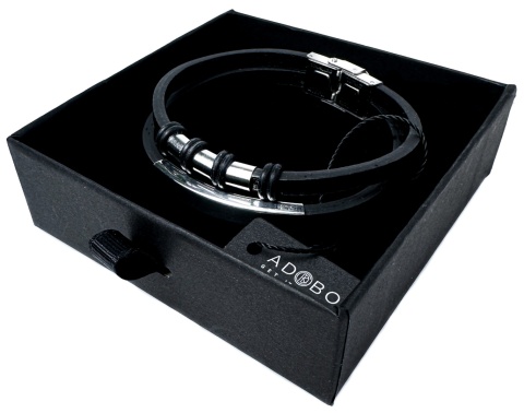 Czarna bransoletka rzemykowa ze skóry ekologicznej i zdobieniami ze stali nierdzewnej