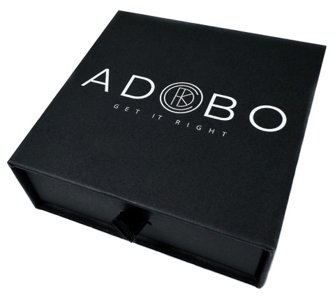 Czarna bransoletka rzemykowa ze skóry ekologicznej i stali nierdzewnej, z czarnymi ozdobnymi kostkami - sześcianami