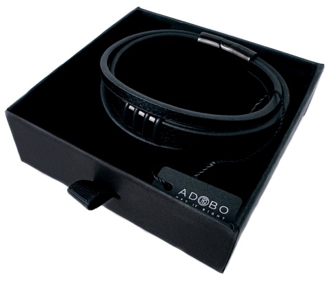 Czarna bransoletka rzemykowa ze skóry ekologicznej i zdobieniami ze stali nierdzewnej