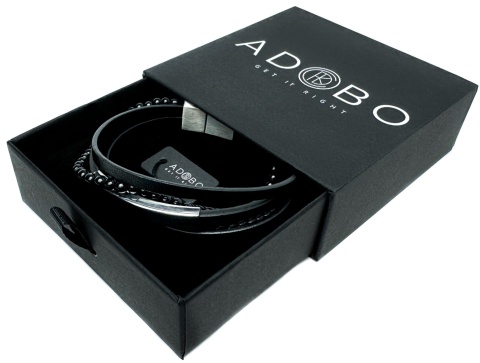 Czarna bransoletka rzemykowa ze skóry ekologicznej i stali nierdzewnej, ze splotem czarnych koralików i stalową blaszką