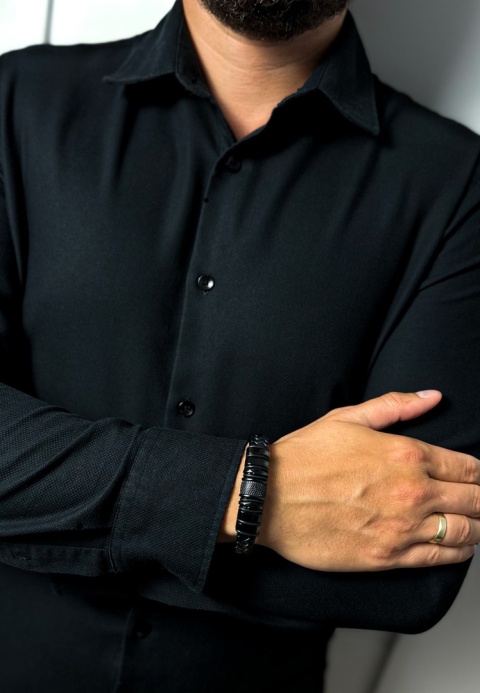 Czarna bransoletka rzemykowa ze skóry ekologicznej i zdobieniami ze stali nierdzewnej