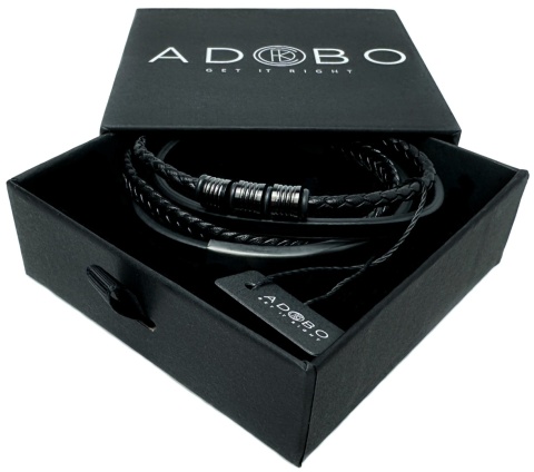 Czarna bransoletka rzemykowa ze skóry ekologicznej i stali nierdzewnej, z ozdobną czarną blaszką i koralikami