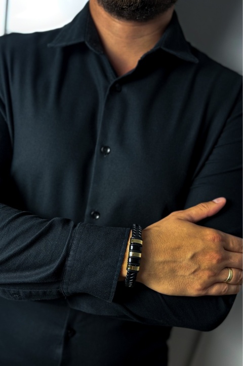 Czarna bransoletka rzemykowa ze skóry ekologicznej i zdobieniami ze stali nierdzewnej