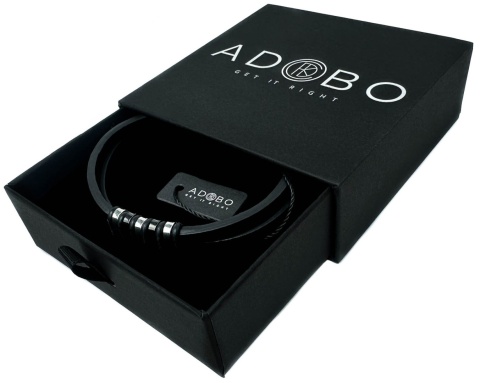 Czarna bransoletka rzemykowa ze skóry ekologicznej i zdobieniami ze stali nierdzewnej