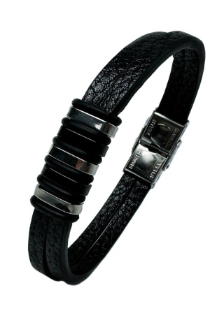 Czarna bransoletka rzemykowa ze skóry ekologicznej i zdobieniami ze stali nierdzewnej