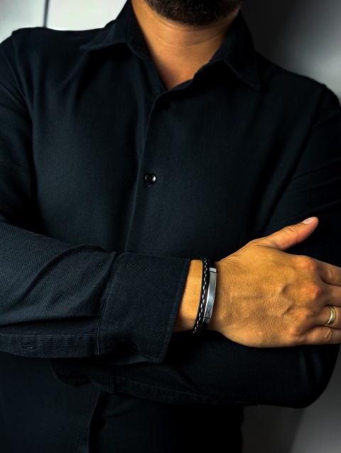 Czarna bransoletka rzemykowa ze skóry ekologicznej i zdobieniami ze stali nierdzewnej