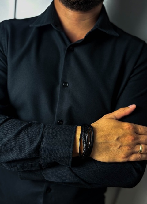 Czarna bransoletka rzemykowa ze skóry ekologicznej, z ptasim piórem ze stali nierdzewnej