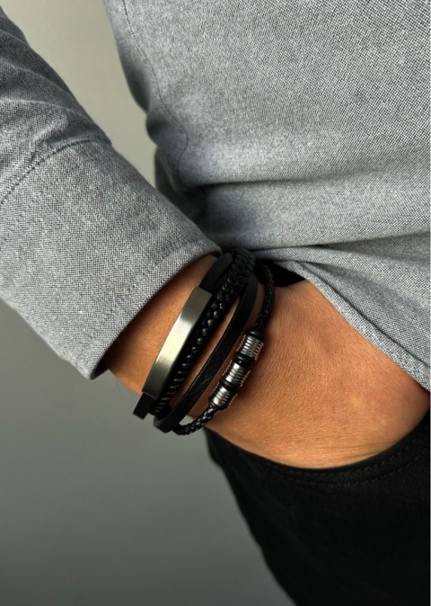 Czarna bransoletka rzemykowa ze skóry ekologicznej i zdobieniami ze stali nierdzewnej