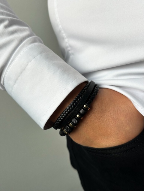 Czarna bransoletka rzemykowa ze skóry ekologicznej i zdobieniami ze stali nierdzewnej w złotym kolorze