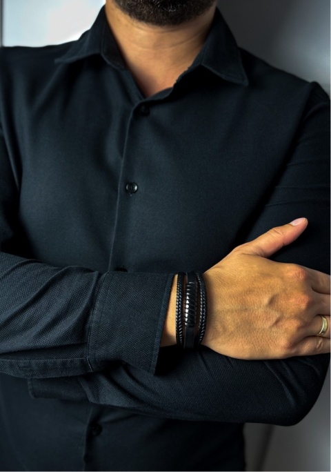 Czarna bransoletka rzemykowa ze skóry ekologicznej i zdobieniami ze stali nierdzewnej