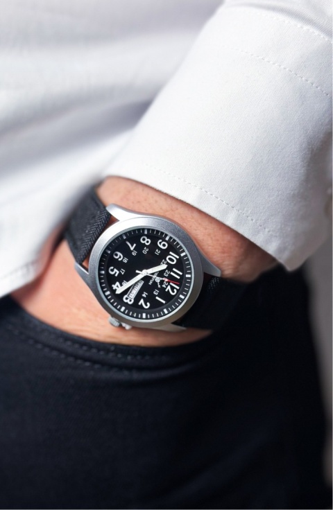 Zegarek męski z czarnym, parcianym paskiem