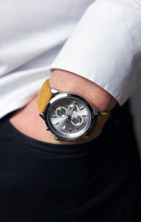 Zegarek męski z paskiem z brązowej skóry ekologicznej i chronografem